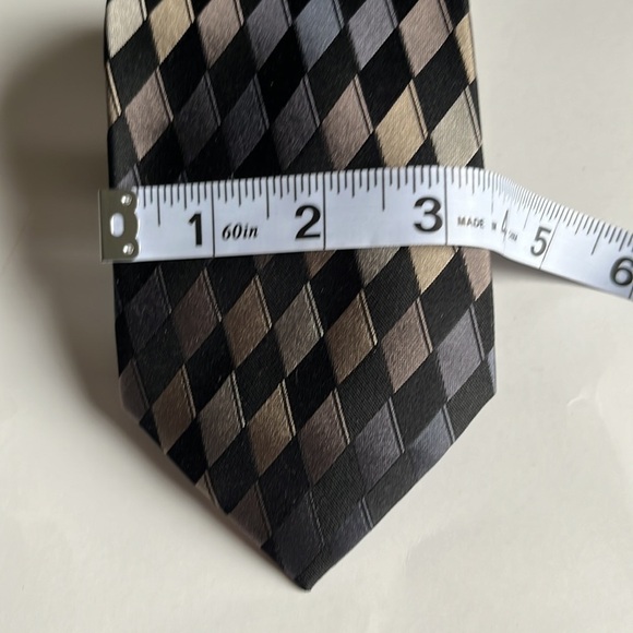 Kenneth Cole Reaction Silk Geometric Tie ✝️ - Picture 9 of 14